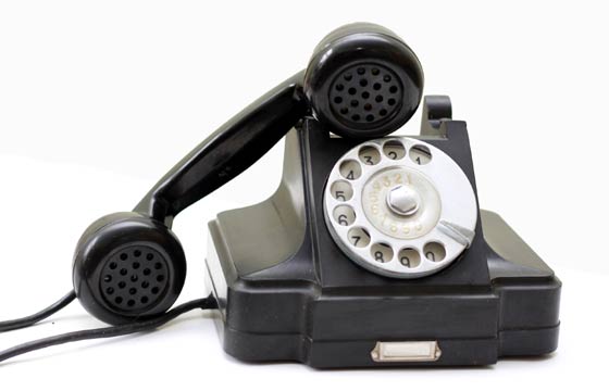 Telefone: solicite a transferência da linha, ou um novo número, à empresa de telefonia de sua preferência. Eles fazem a ligação até a caixa do prédio