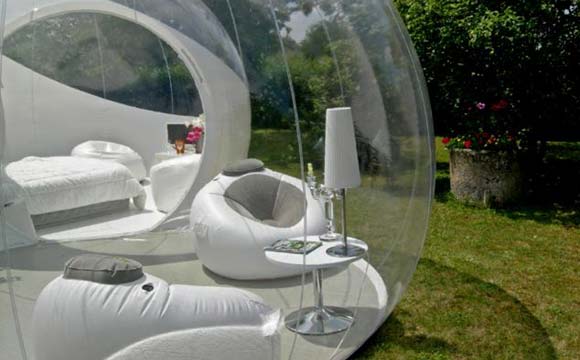 Casa bolha proporciona vistas incríveis dentro de um quarto ou uma sala