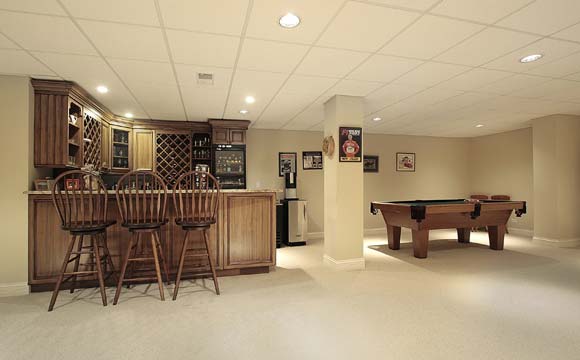O bar é uma boa opção para fazer festas em casa em ambientes de qualquer tamanho (Foto: Shutterstock)