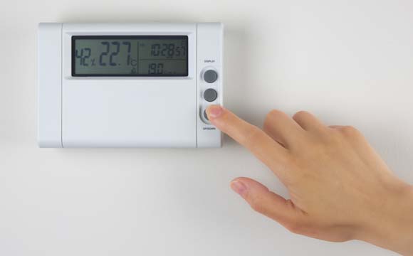 Regulagem da temperatura é feita através de um termostato (Foto: Shutterstock)