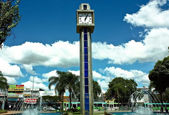 Praça do Relógio principal ponto turístico em Taguatinga (DF) (Foto: Reprodução Skyscrapercity)