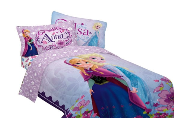 Jogo de cama com o tema Frozen, e com cores entre roxo e lilás, é bastante procurado pelas crianças