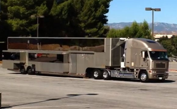 Caminhão pode ser considerado muito melhor do que muitos hotéis (Fotos: Reprodução/YouTube)
