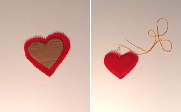Recorte duas faces do feltro vermelho, em forma de coração, também com tesoura de picote. Recorte um papelão no mesmo formato e coloque no meio dos dois. Costure os tecidos com linha amarela. Faça o mesmo processo por quatro vezes