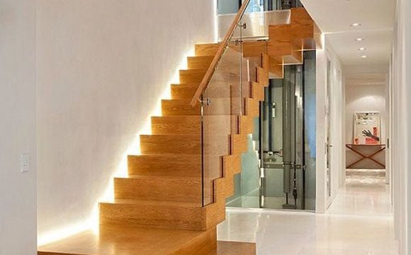Que tal decorar a escada com LED?