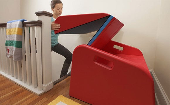 O brinquedo é guardado facilmente em uma caixa acoplada