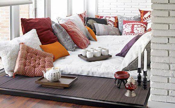 Futon com almofadas