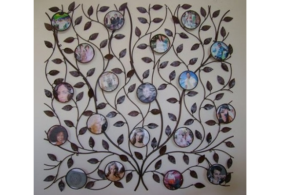 Este painel de folhagens é feito em ferro e tem espaço para 19 fotografias. Peça custa R$ 1.062 e é feita sob encomenda pela Dona Mix Decoração. (Foto: Reprodução)