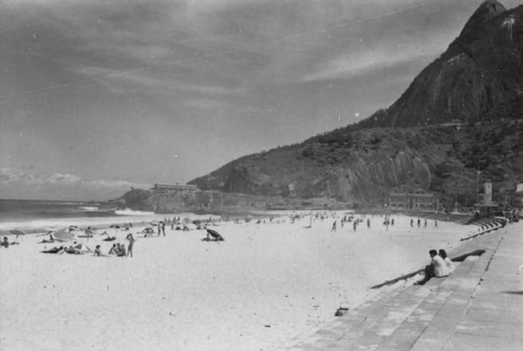 Praia do Leblon em 1958 (Foto: Divulgação/ IBGE)