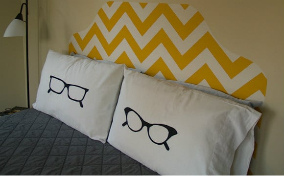 O papel adesivo é outro material simples que você pode apostar. É só escolher o modelo, recortar do jeito que quiser e fazer a aplicação (Foto: Reprodução/Dit Home)