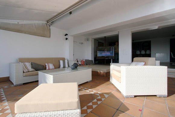 Projeto com uso de TV giratória (Foto: Site Habitissimo)