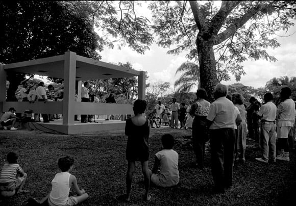 Inauguração da praça 21 de_Abril, na Asa Sul DF 1993. (Foto: Arquivo Público do Distrito Federal/Fundo Novacap)