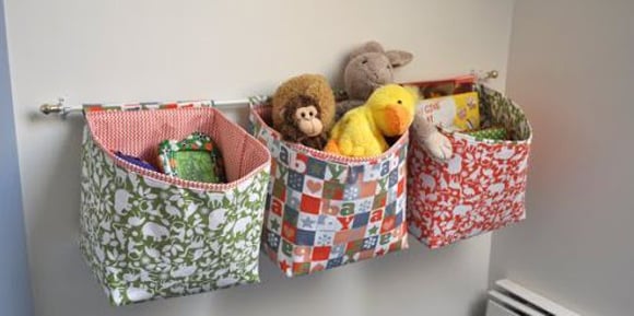 Tecido também pode ser utilizado para fazer cestos de organização de brinquedos (Foto: Reprodução/ Pinterest)