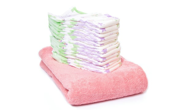 Fraldas descartáveis para absorver líquido do chão (Foto: Shutterstock)