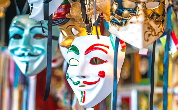 As máscaras podem dar o toque carnavalesco na decoração (Foto: Reprodução/Shutterstock) 