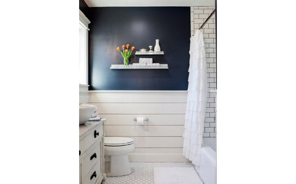 parede azul-marinho banheiro 