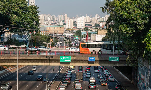 Imagem de uma ponte em São Paulo
