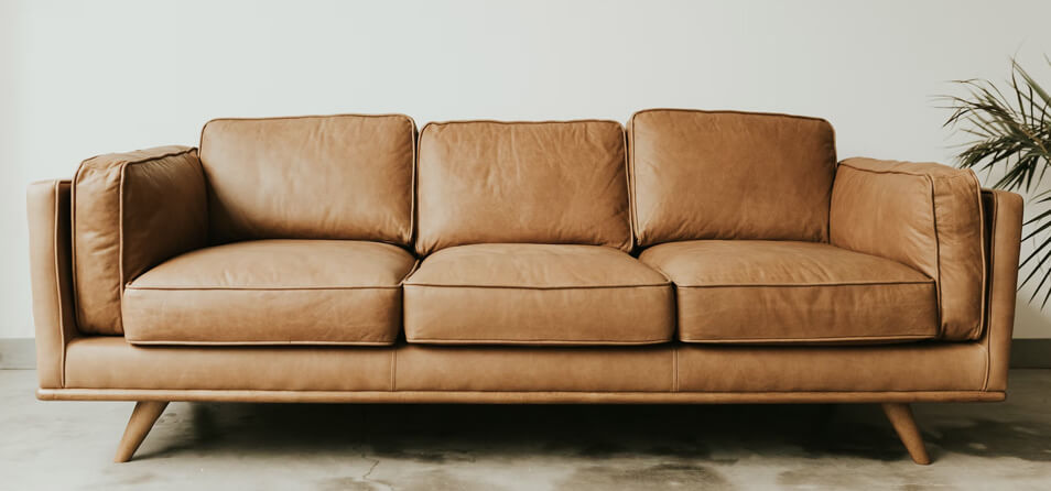 como conservar sofá de couro