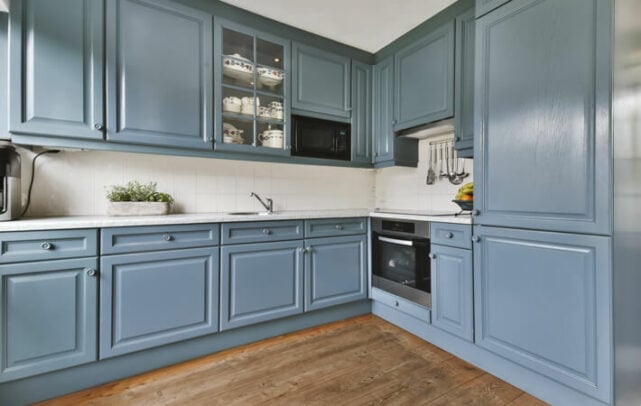 Imagem de uma cozinha azul