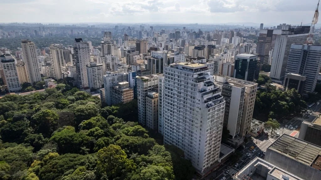 Em Paraíso