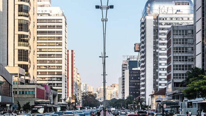 Paisagem de cidade grande com muitos predios