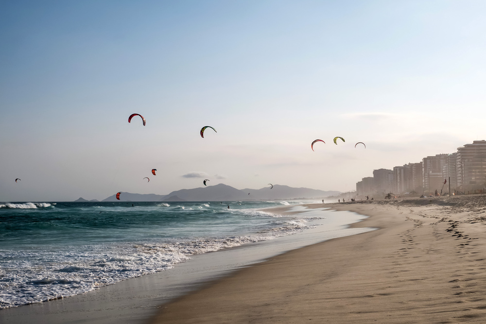 O que fazer na Barra da Tijuca, surfistas na Prainha