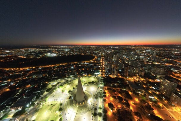 Vista aérea de Maringá à noite. O que fazer em Maringá