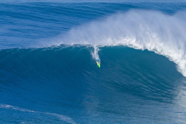 Onda gigante em Nazaré (PT)