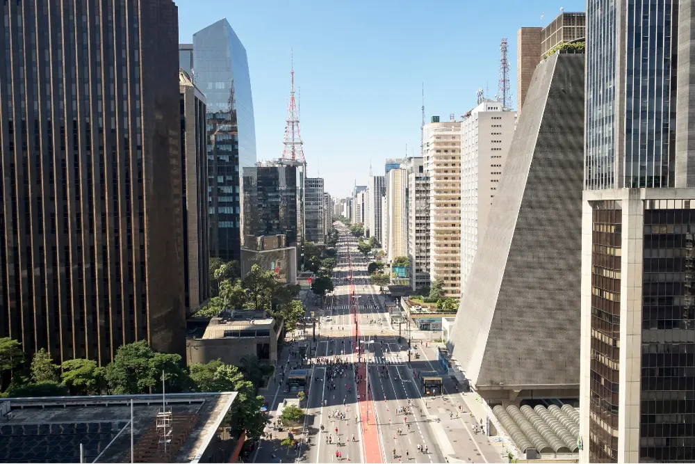 Região da Avenida Paulista representa mobilidade, negócios e benefícios de morar de aluguel em SP atualmente.
