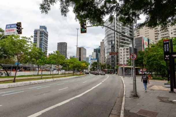 Avenida que passa pelo bairro Pinheiros.